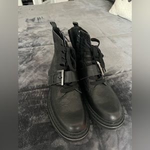 Combat boots